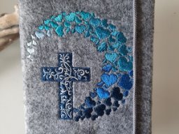 Kreuz - blau mit Herz