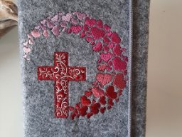 Kreuz mit Herzen rot